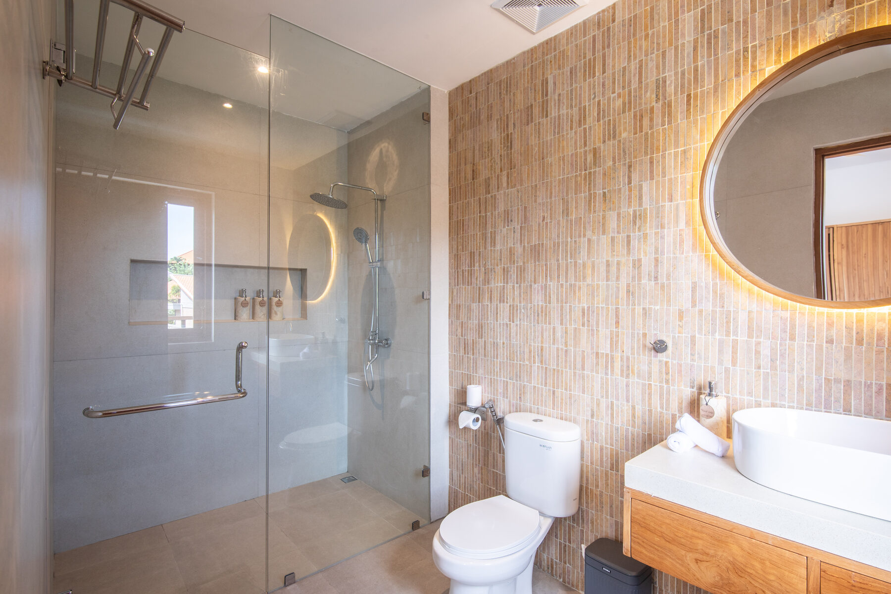 Villa 1 — baño con ducha