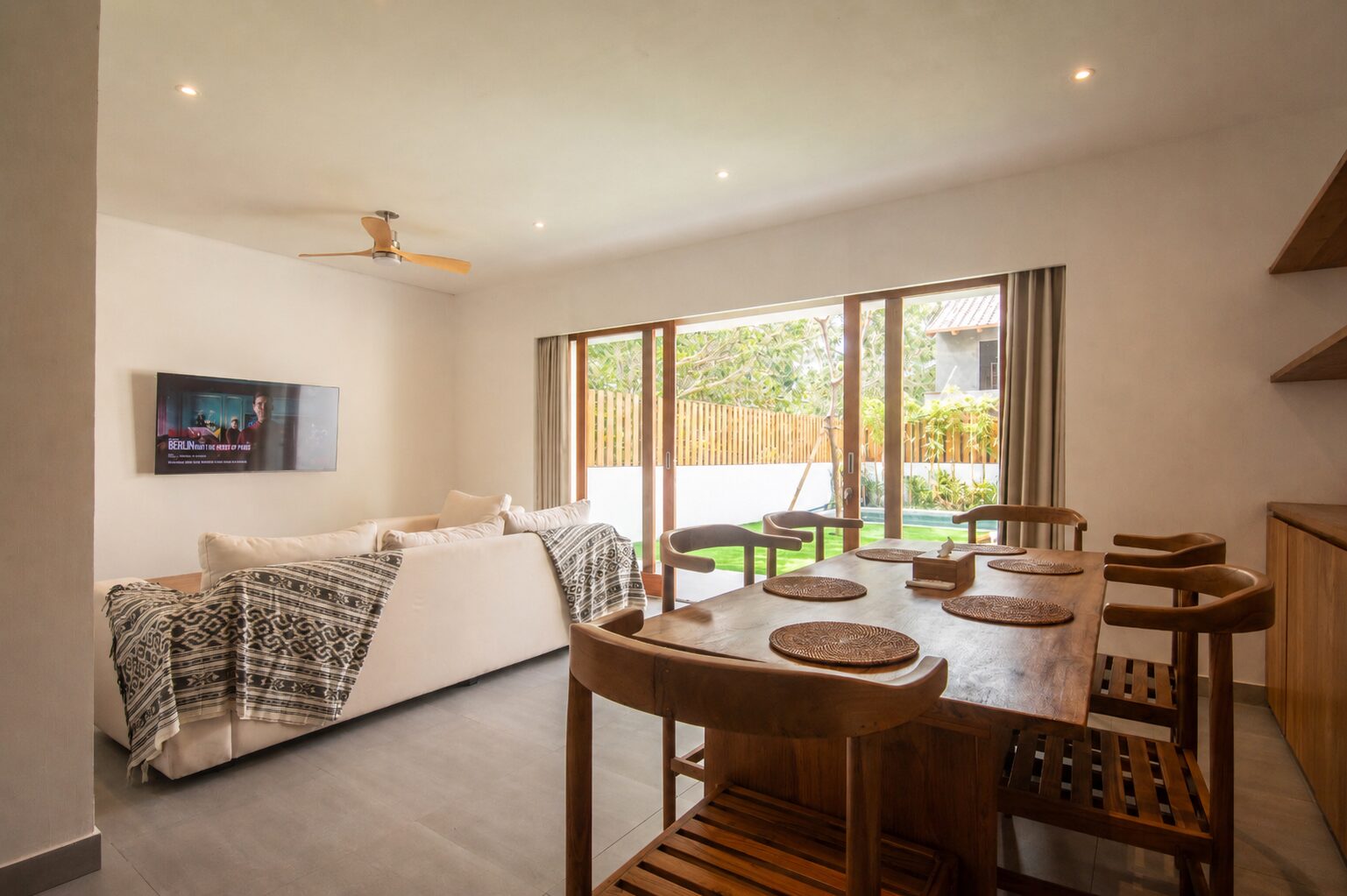 Villa 1 — salón y comedor